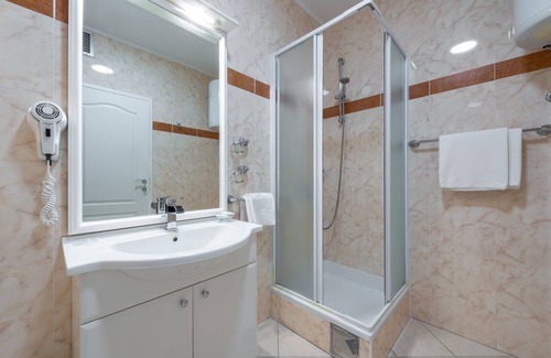 Stikovica House | Villa Lanterna: Poolside Ocean Views & Family-Friendly Stays