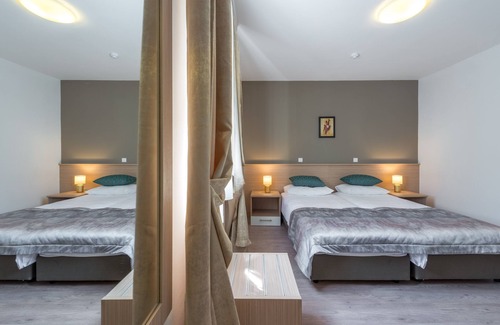 Stikovica House | Villa Lanterna: Poolside Ocean Views & Family-Friendly Stays
