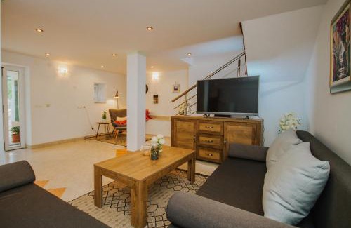 Seget Villa | Villa Lanterna: 4-Star Retreat with Pool & Family Amenities