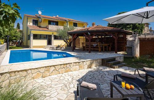 Kastelir-Labinci Villa | Villa Lara: Guest Rated 10/10 with Pool & Family Amenities