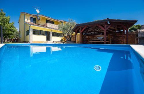Kastelir-Labinci Villa | Villa Lara: Guest Rated 10/10 with Pool & Family Amenities