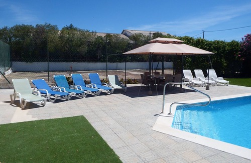 Barros Villa | Villa Lara: 5 Bedroom Retreat with Heated Pool & Wifi