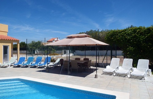 Barros Villa | Villa Lara: 5 Bedroom Retreat with Heated Pool & Wifi