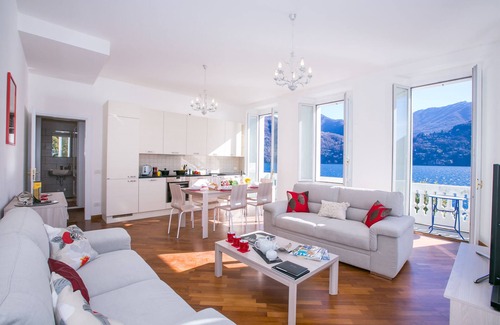 Carate Urio Apartment | Villa Larius Balcone: Family-Friendly Retreat with Ocean View