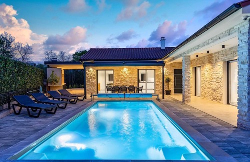 Gostinjac Villa | Villa Larra: Heated Pool, Jacuzzi & Perfect 10/10 Review