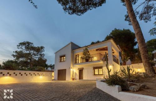 El Portet Villa | Relax at Villa Las Salinas: Oceanfront & Family-Friendly Stay