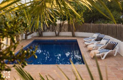 El Portet Villa | Relax at Villa Las Salinas: Oceanfront & Family-Friendly Stay