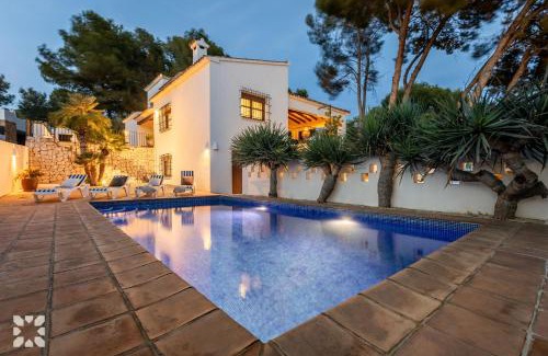 El Portet Villa | Relax at Villa Las Salinas: Oceanfront & Family-Friendly Stay