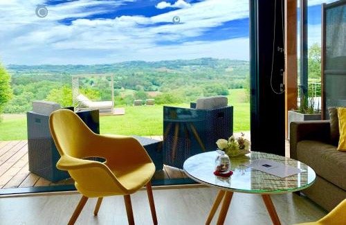 La Chapelle-Aubareil House | Villa Lascaux: Oceanfront Stay with Pool & Hot Tub