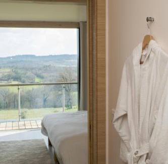 La Chapelle-Aubareil House | Villa Lascaux: Oceanfront Stay with Pool & Hot Tub