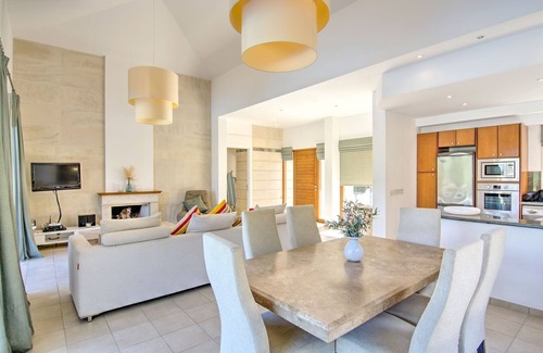 Latchi Cottage | Villa Latchi Marina Bungalow: Oceanfront Bliss for 6