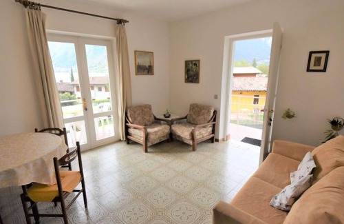 Vesta Apartment | Escape to Villa Laura: Oceanfront Retreat with Spa & Views