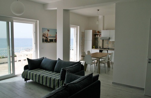 Pizzo Villa | Villa Laura P1: Breathtaking Oceanfront Retreat