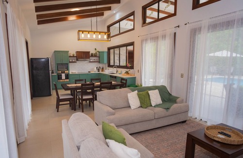 La Fortuna House | Villa Laurel: Idyllic Retreat at Arenal Volcano's Foothills