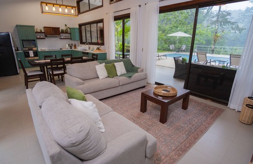 La Fortuna House | Villa Laurel: Idyllic Retreat at Arenal Volcano's Foothills