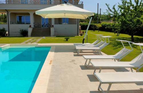 Santa Maria di Castellabate Bed & Breakfast | Villa Lauro B&B: Oceanfront Retreat with Pool & 9.4 Rating