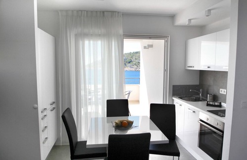 Razanj Apartment | Villa Lavanda Deluxe: Ocean View & Family-Friendly Retreat