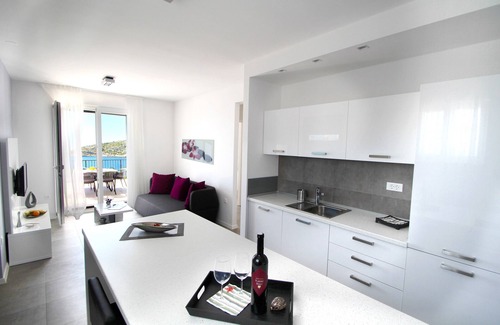 Razanj Apartment | Villa Lavanda Deluxe: Ocean View & Family-Friendly Retreat