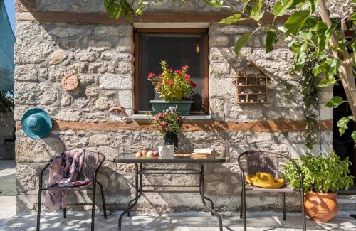 Lazarata House | Discover Villa Lazar: Accessible & Family-Friendly Retreat