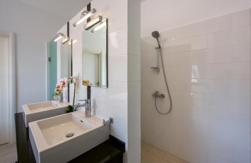 Podmaine Villa | Villa Lazi Sea View: Top-Rated Family & Pet-Friendly Retreat