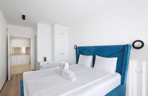 Podmaine Apartment | Beachfront Villa Lazy Hill with Pool & Hot Tub Amenities