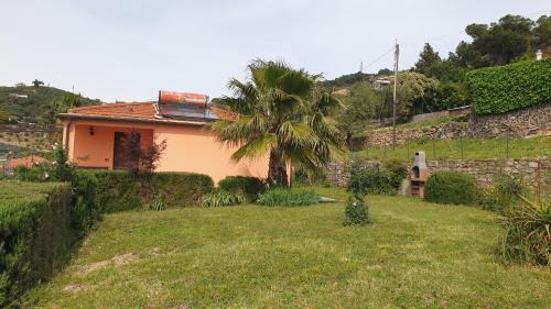 Imperia House | Villa Lazzarini: Poolside Retreat 2km from the Sea
