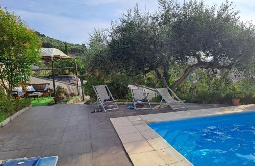 Imperia House | Villa Lazzarini: Poolside Retreat 2km from the Sea