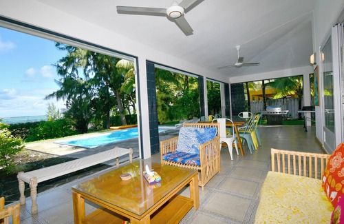 Riambel Villa | Villa Le Badamier Rose: Oceanfront Pool & Beach Paradise