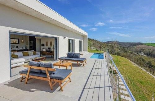 Salvagnac Villa | Elegant Villa Le Belvedere with Pool & Ocean View in Gaillac
