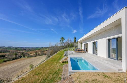 Salvagnac Villa | Elegant Villa Le Belvedere with Pool & Ocean View in Gaillac