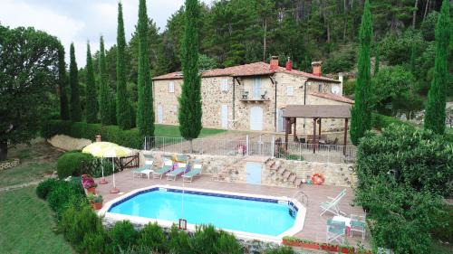 Montecastelli Villa | Villa le Capanne: 4-Star Gem with Pool & Family-Friendly Perks