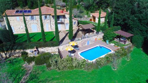 Montecastelli Villa | Villa le Capanne: 4-Star Gem with Pool & Family-Friendly Perks