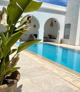 Mezraia Villa | Villa Sans Vis à Vis: Oceanfront Getaway with Pool