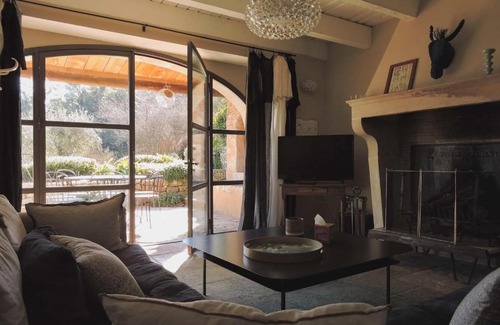 Carces Villa | Villa Le Hameau: Family-Friendly Retreat with Pool & Pets