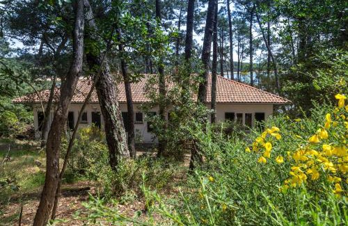 Les Estagnots House | Enchanted Villa Le Menez with Lake Views for 10 Guests