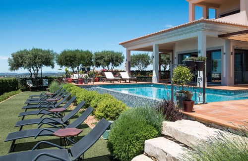 Quinta das Raposeiras Villa | Exclusive Villa with Breathtaking Views in the Algarve