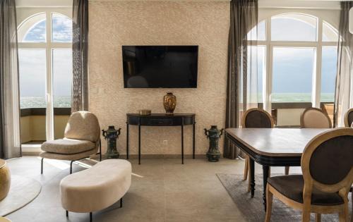 Wimereux Villa | Villa le Relais: Oceanfront Retreat with Jacuzzi & Spa