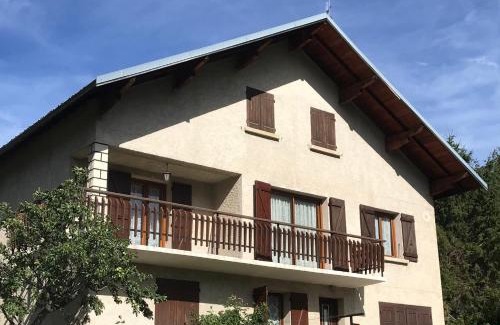 Villar-Saint-Pancrace Villa | Family-Friendly Stay at Villa Le Rocher with Great Reviews