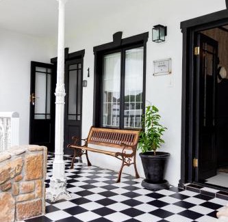 Kleinmond Apartment | Experience Villa Le Roc Kleinmond with Oceanfront Views