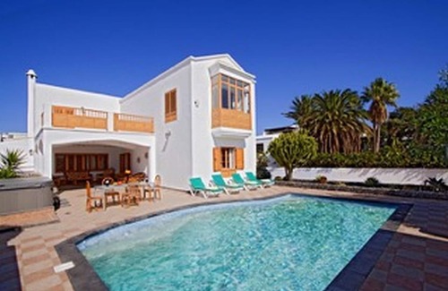 Puerto del Carmen Villa | Villa Lea 11 Lanzarote: Poolside Retreat with Top Reviews