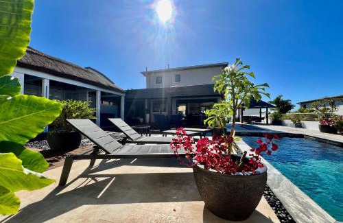 Montvert-les Bas Villa | Villa Lebon'Heur: 4-Star Stay with Oceanfront Bliss