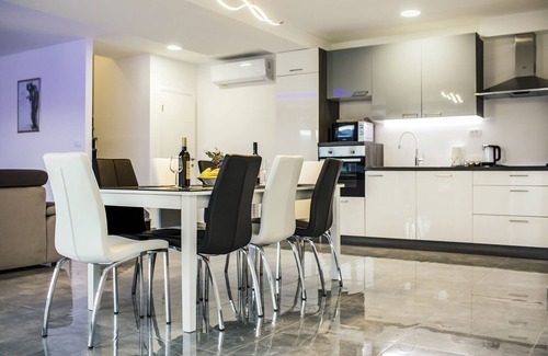Donji Prolozac Villa | Villa Leko Imotski: Poolside Retreat Near Makarska