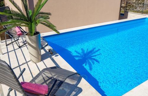 Lipa Villa | Villa Lemily: Oceanfront Paradise with Pool & Hot Tub