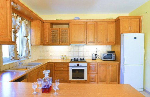 Koutsi House | Villa Lemonita: Oceanfront Views & Family-Friendly Amenities