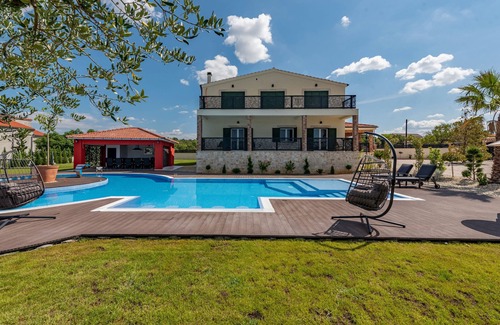 Visocane Villa | Elegant Villa Leon: Private Pool, Gym & Large Courtyard