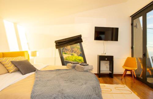 Faja da Ovelha Villa | Villa Leonor Cliffside Retreat - Guest Rated 9.8 with Pool