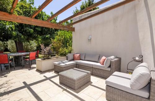 Morieres-les-Avignon Villa | Explore Enchanting Holiday Homes in France with Pools