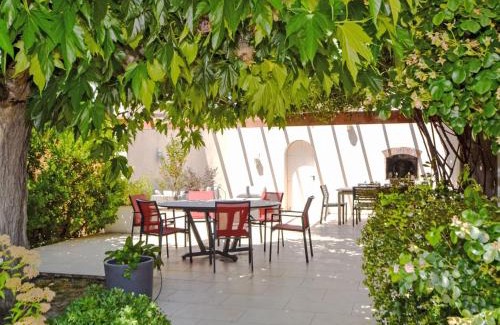 Morieres-les-Avignon Villa | Explore Enchanting Holiday Homes in France with Pools