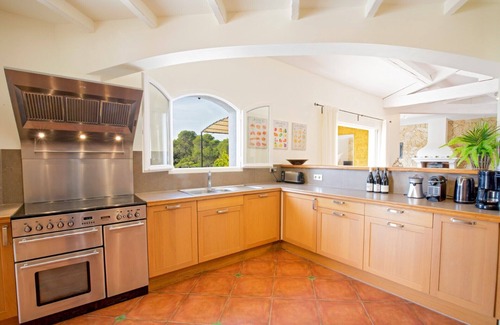Lorgues Villa | Discover Villa Les Etoiles: Family-Friendly with Pool