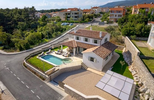 Cres Villa | Villa Leucolea: Family-Friendly Retreat with Private Pool